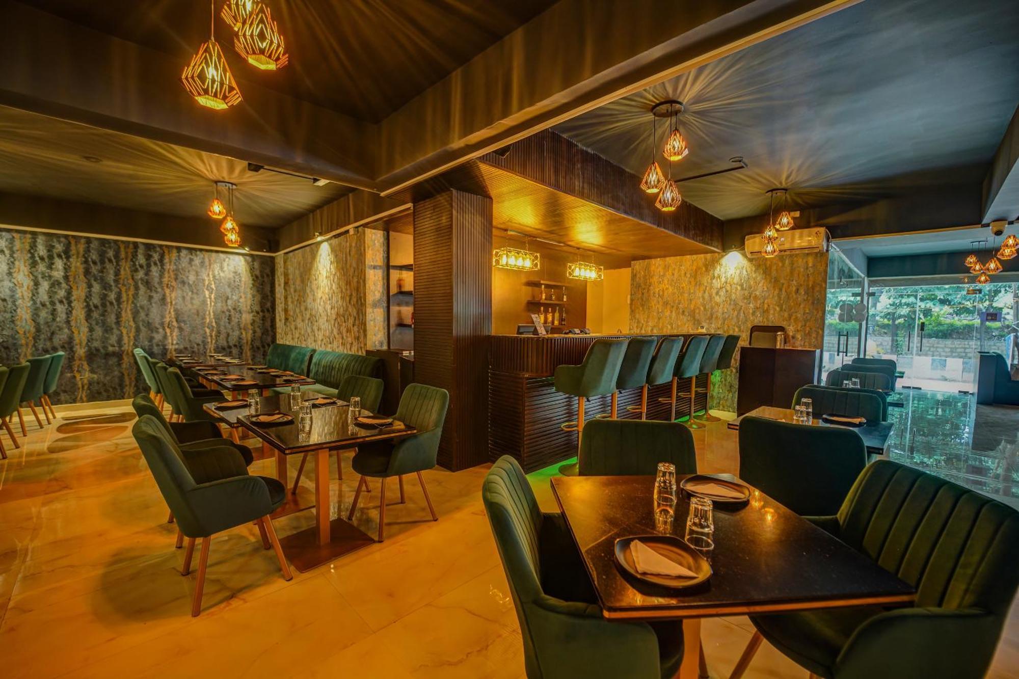 The Emerald Inn Бангалор Екстериор снимка