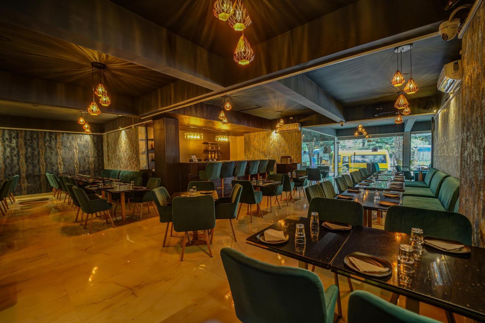 The Emerald Inn Бангалор Екстериор снимка